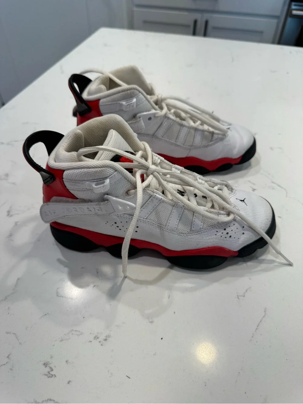 NIKE JORDAN 6 RINGS WHITE-BLACK-UNIVERSITY RED BOY SIZE 4Y [323419-126]